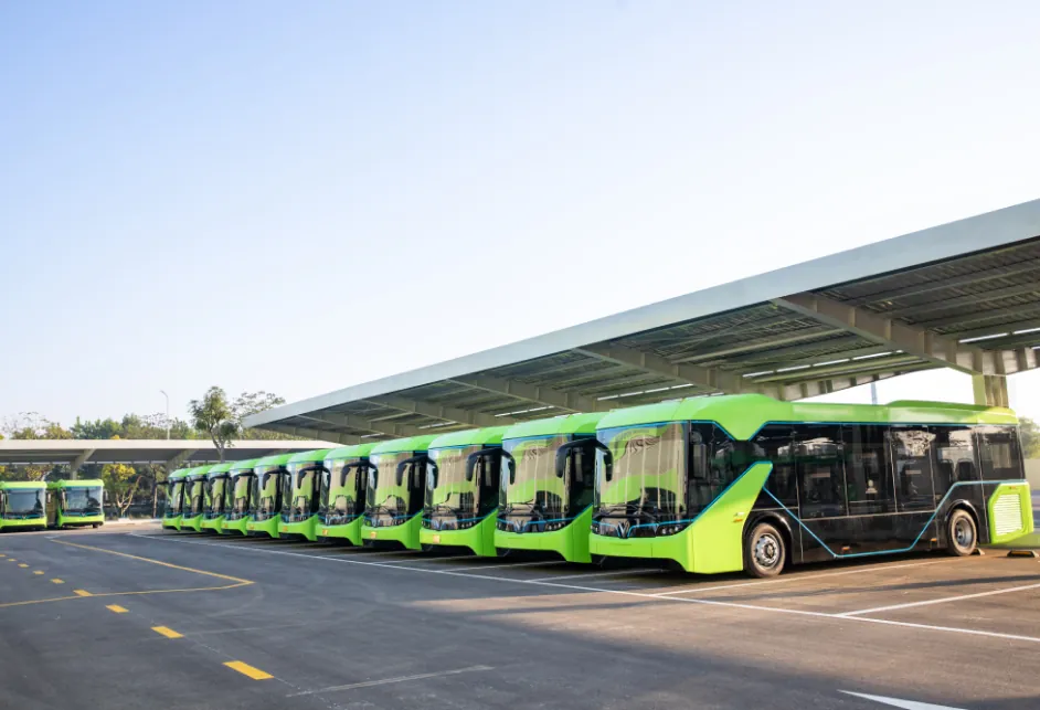 VinFast electric buses at a charging depot
