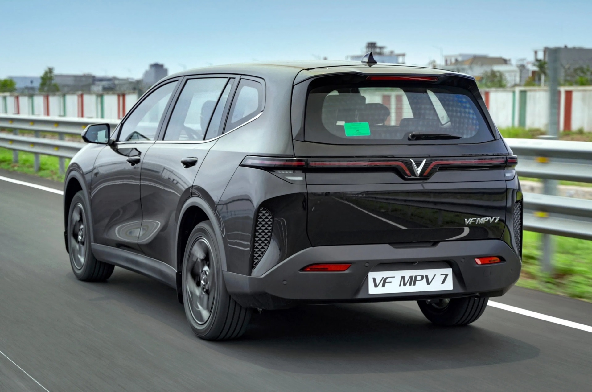 VINFAST OFFICIALLY LAUNCHES VF MPV 7 IN THE PHILIPPINES