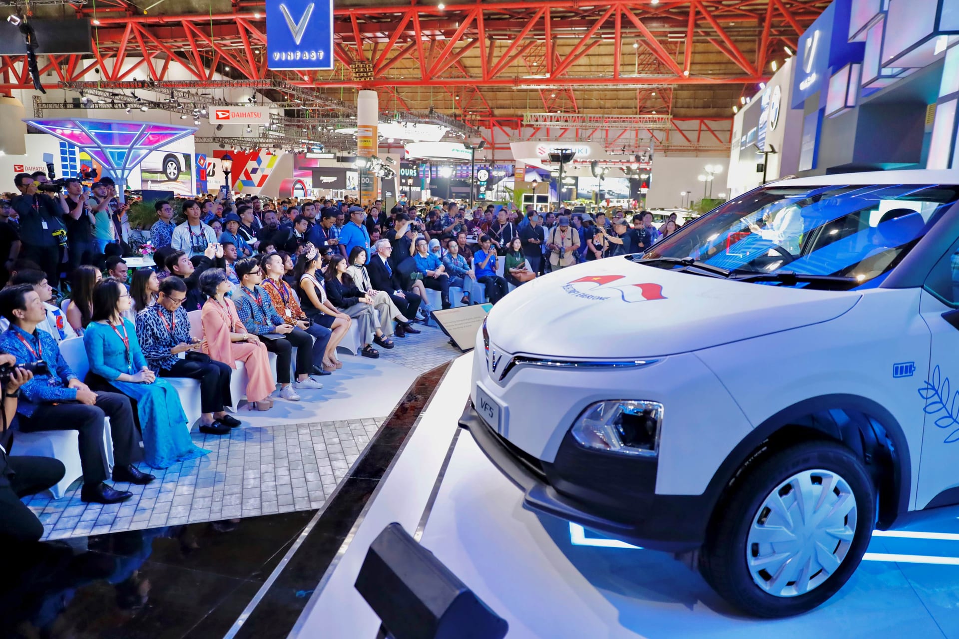 VINFAST OFFICIALLY STARTS SALES OF VF E34 E-SUV IN INDONESIA